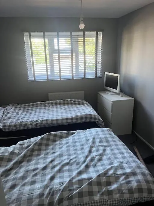 Chilled Space That Sleeps Upto 4 Apartment Barking  United Kingdom
