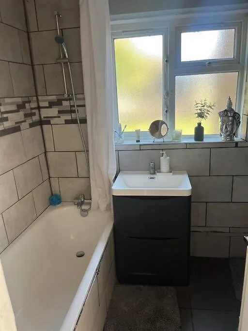 Chilled Space That Sleeps Upto 4 Apartment Barking  0*, Barking (Greater London)